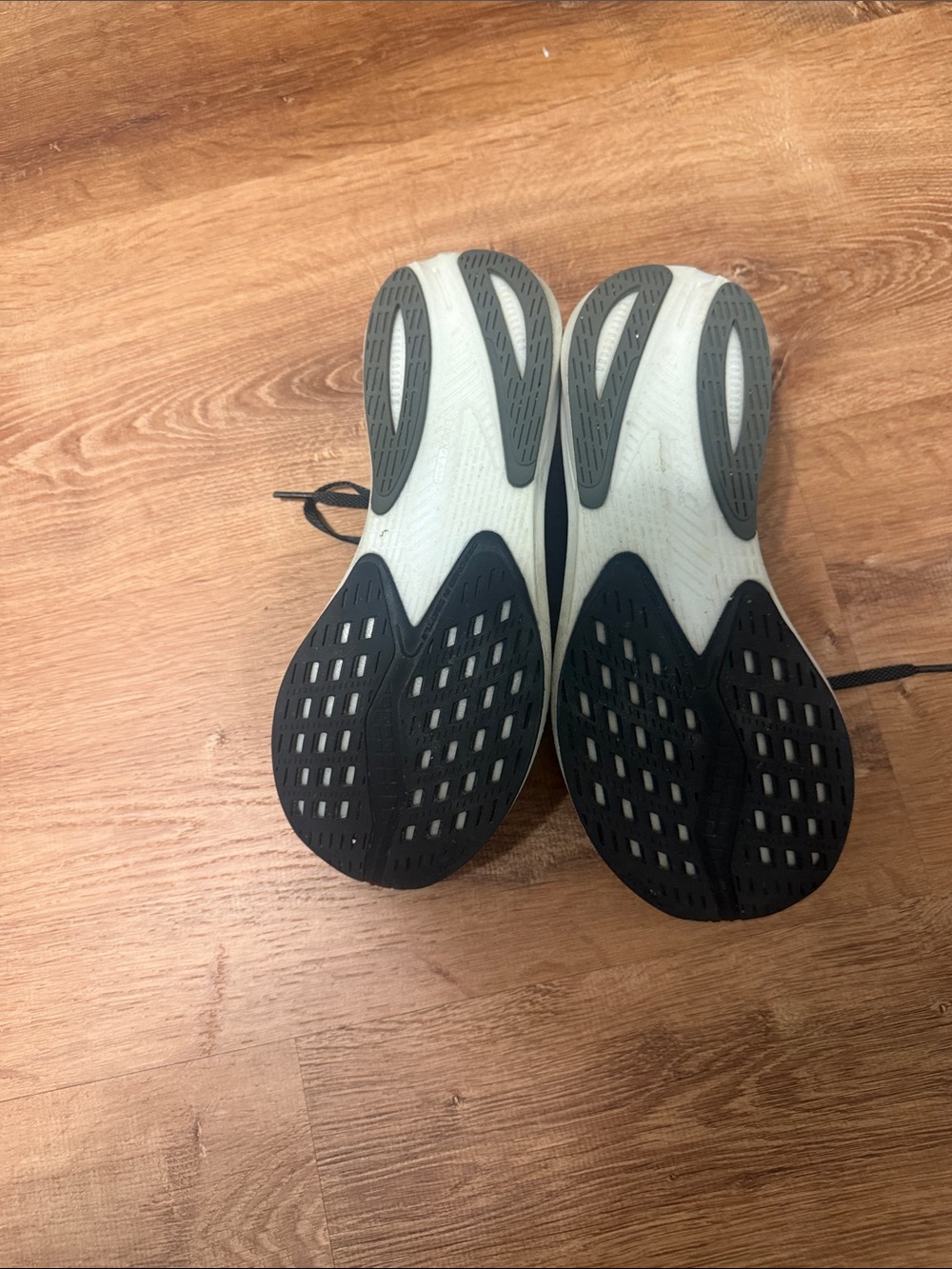 Brooks women’s Black and Grey Athletic Running Shoes - Picture 2 of 8